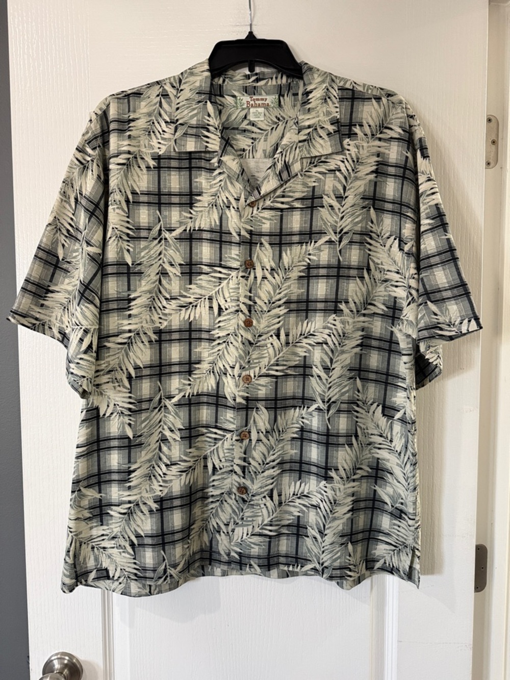 Tommy Bahama Men's 100% Silk Hawaiian Short Sleeves Button Up Shirt XL
